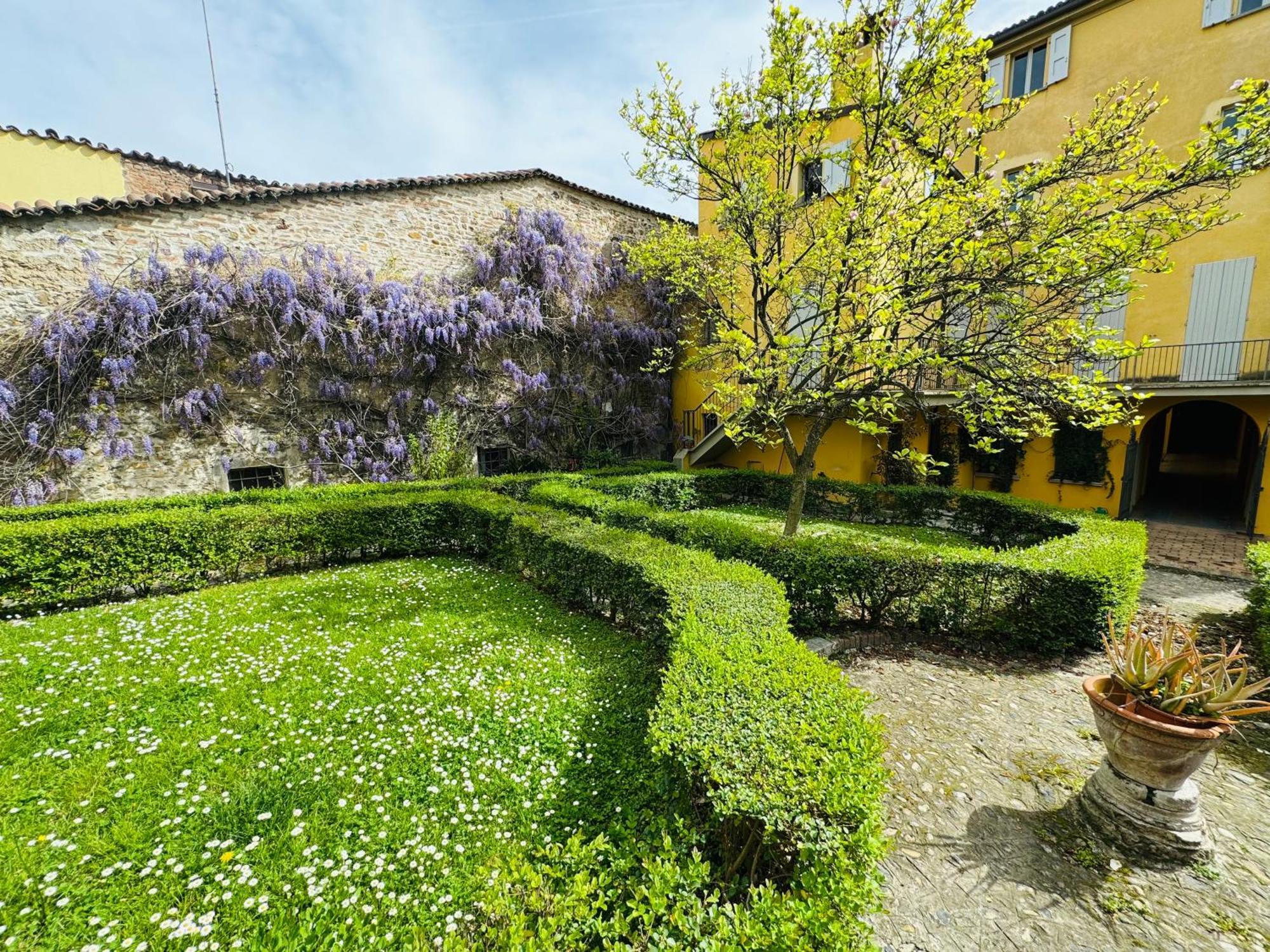 Melograno'S House Apartment Bologna Bagian luar foto